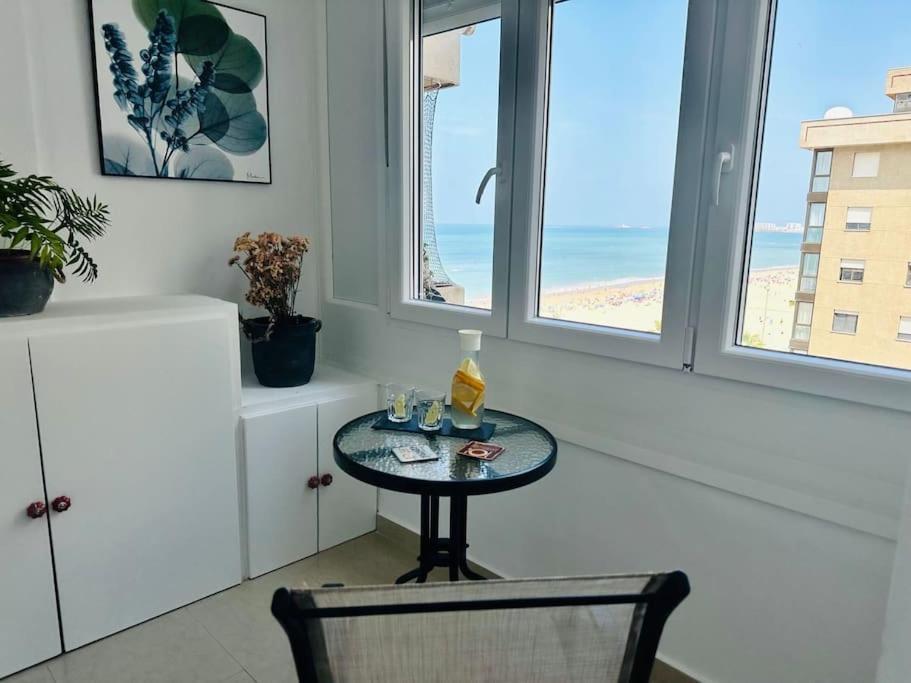 Apartamento A Pie De Playa. カディス エクステリア 写真